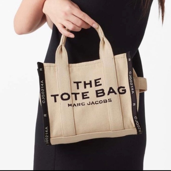 Trendy Marc Jacobs tote bag in the mini size. It's used but in good condition. - Picture 8 of 8